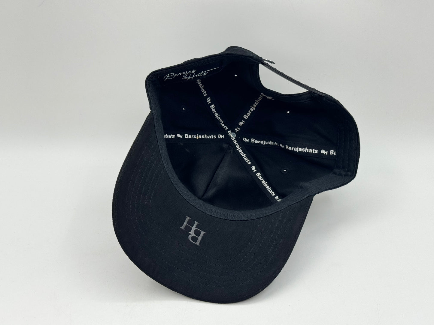 Black Snapback Cap – “El Que No Arriesga No Gana”