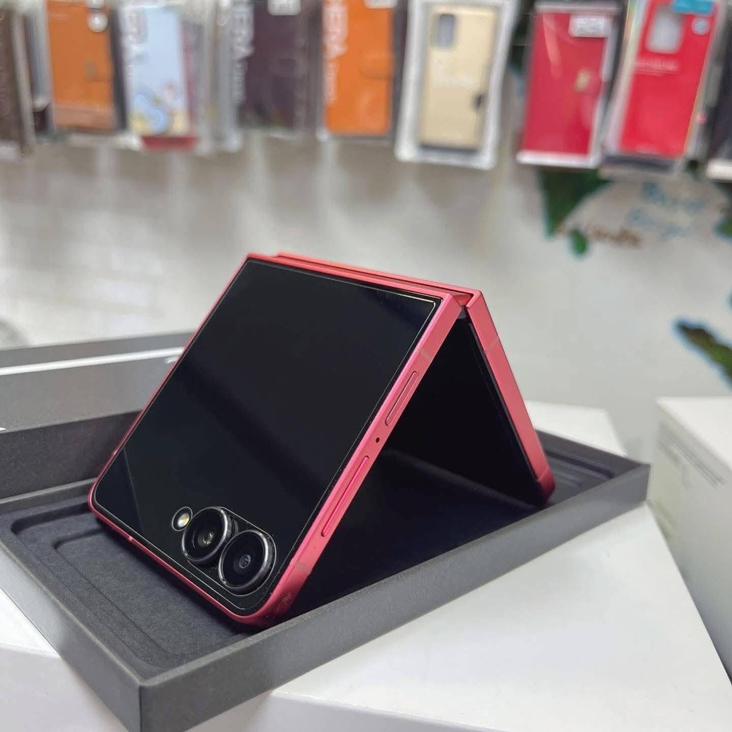 SAMSUNG GALAXY ZFLIP7 5G 512GB (39,000 + SF)