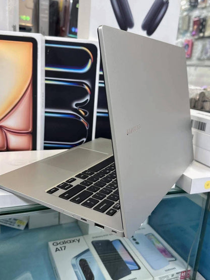 SAMSUNG GALAXY BOOK3 GO (15,000 + SF)