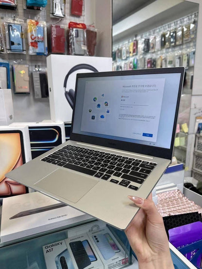 SAMSUNG GALAXY BOOK3 GO (15,000 + SF)