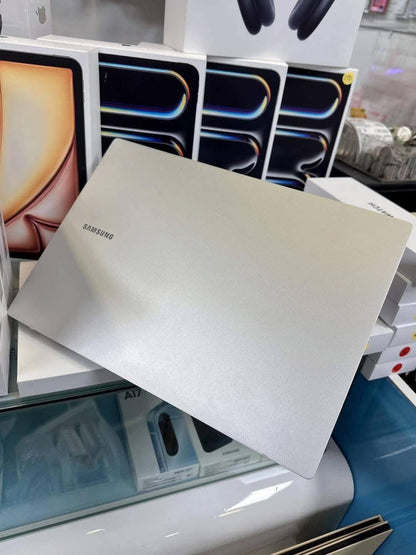 SAMSUNG GALAXY BOOK3 GO (15,000 + SF)