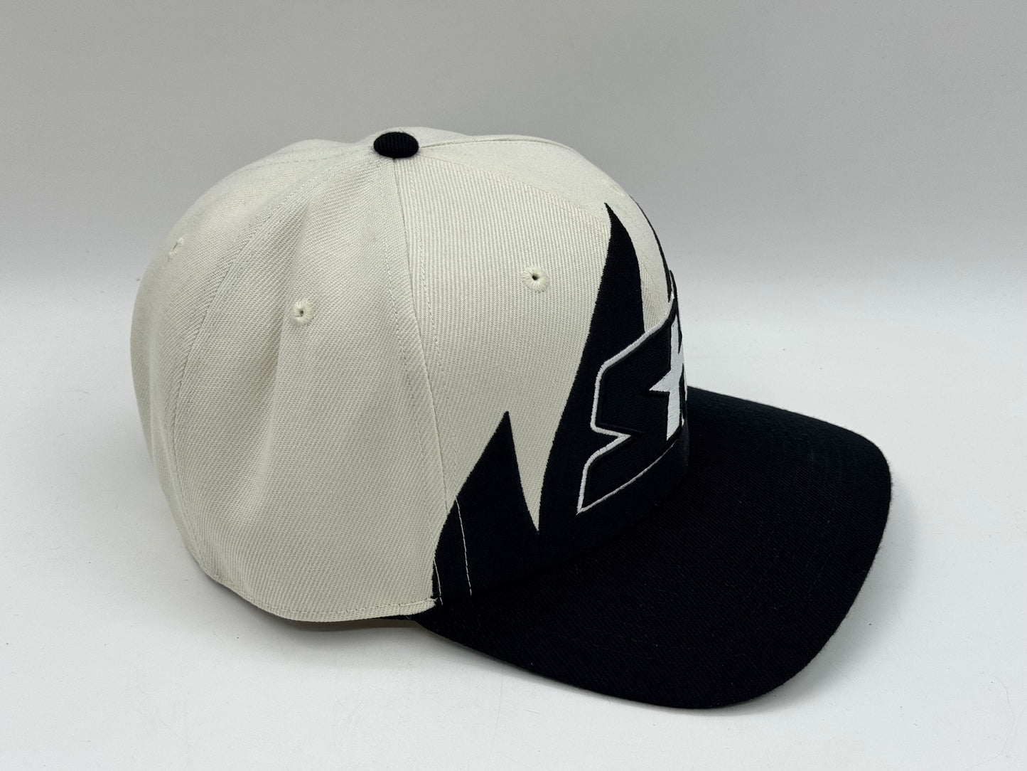 “SH” Single Stooth Snapback – Cream/Black by Street Hustler