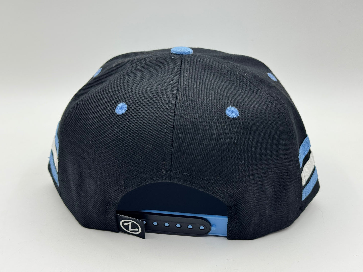 Hockey Lace Snapback Cap – Black / Sky Blue