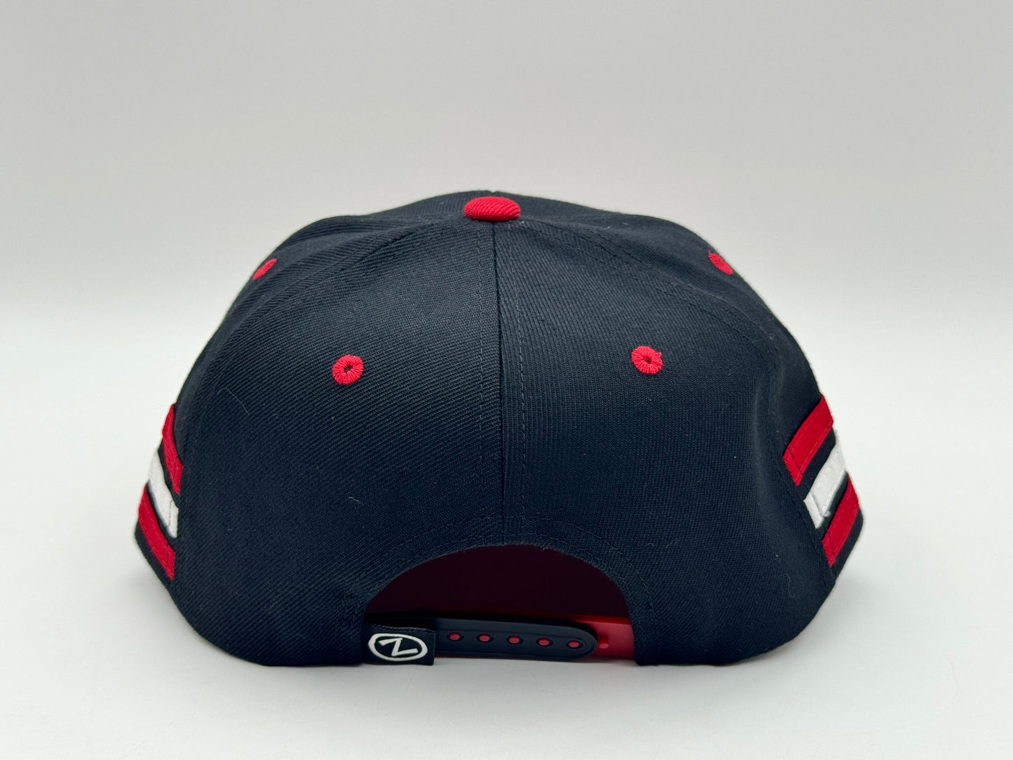 Hockey Lace Snapback Cap – Black / Red
