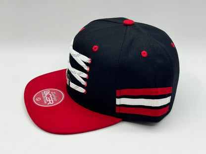 Hockey Lace Snapback Cap – Black / Red