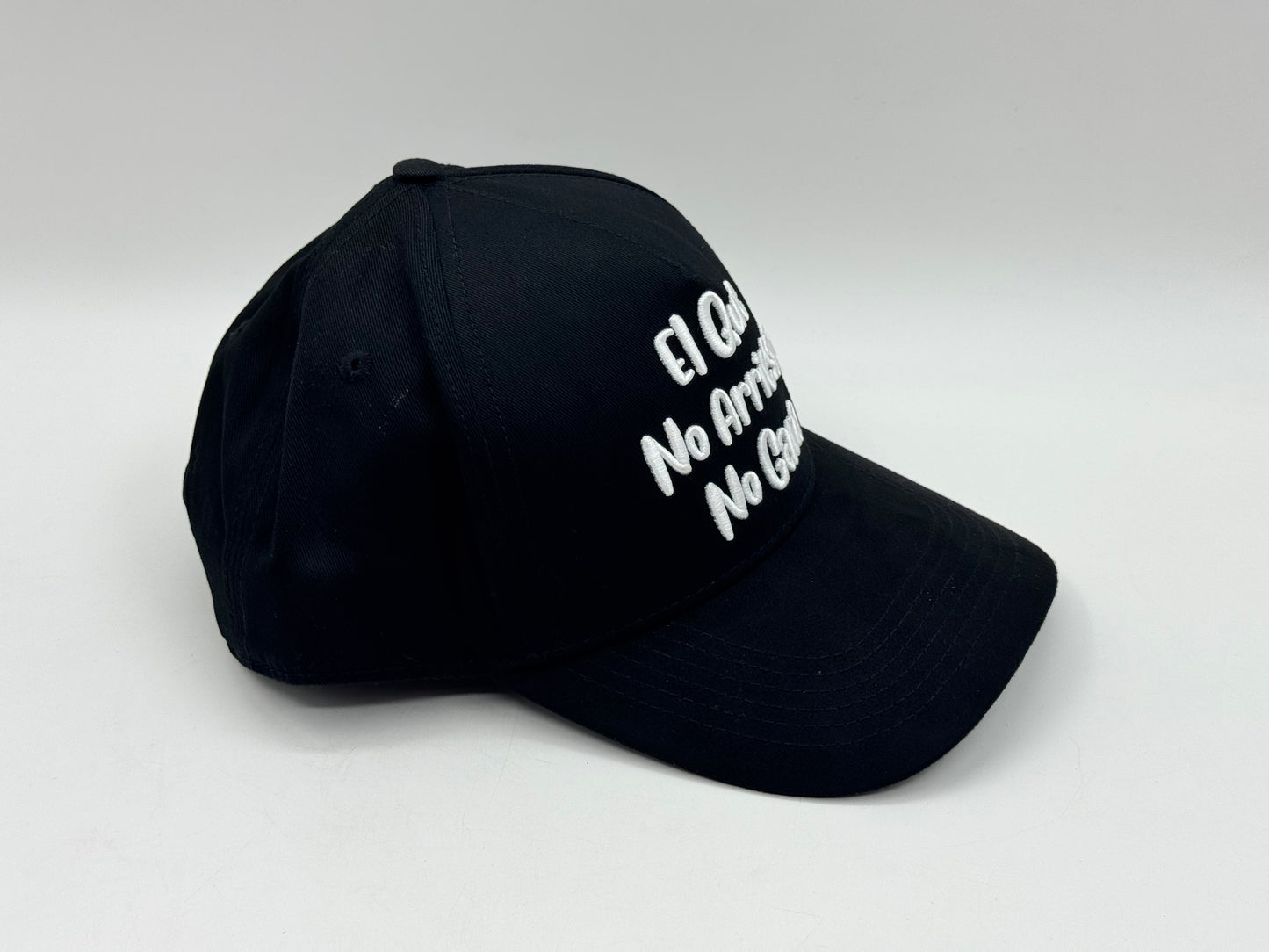 Black Snapback Cap – “El Que No Arriesga No Gana”