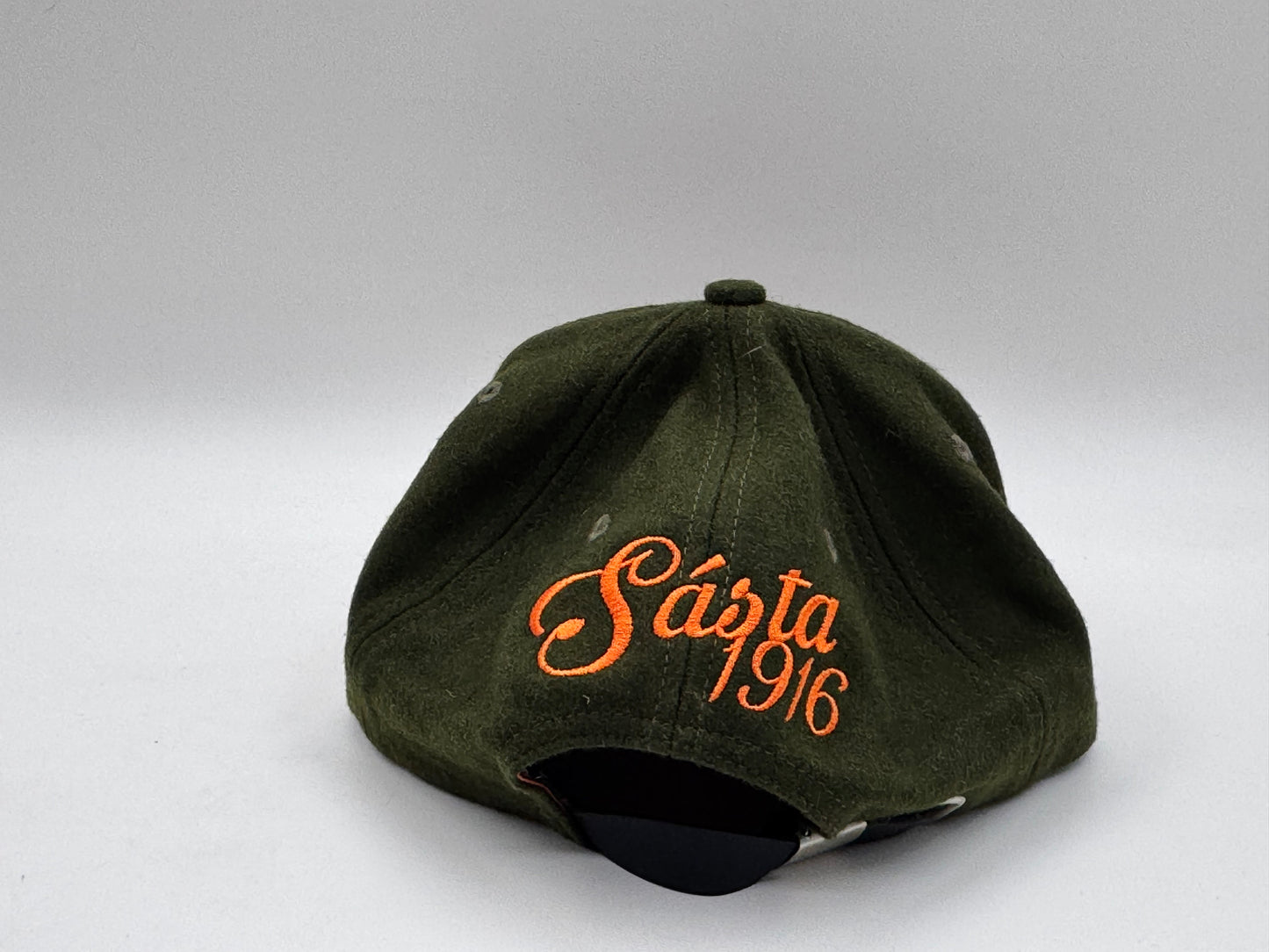 SÁSTA 916 Snapback Cap – Olive Green / Orange Embroidery